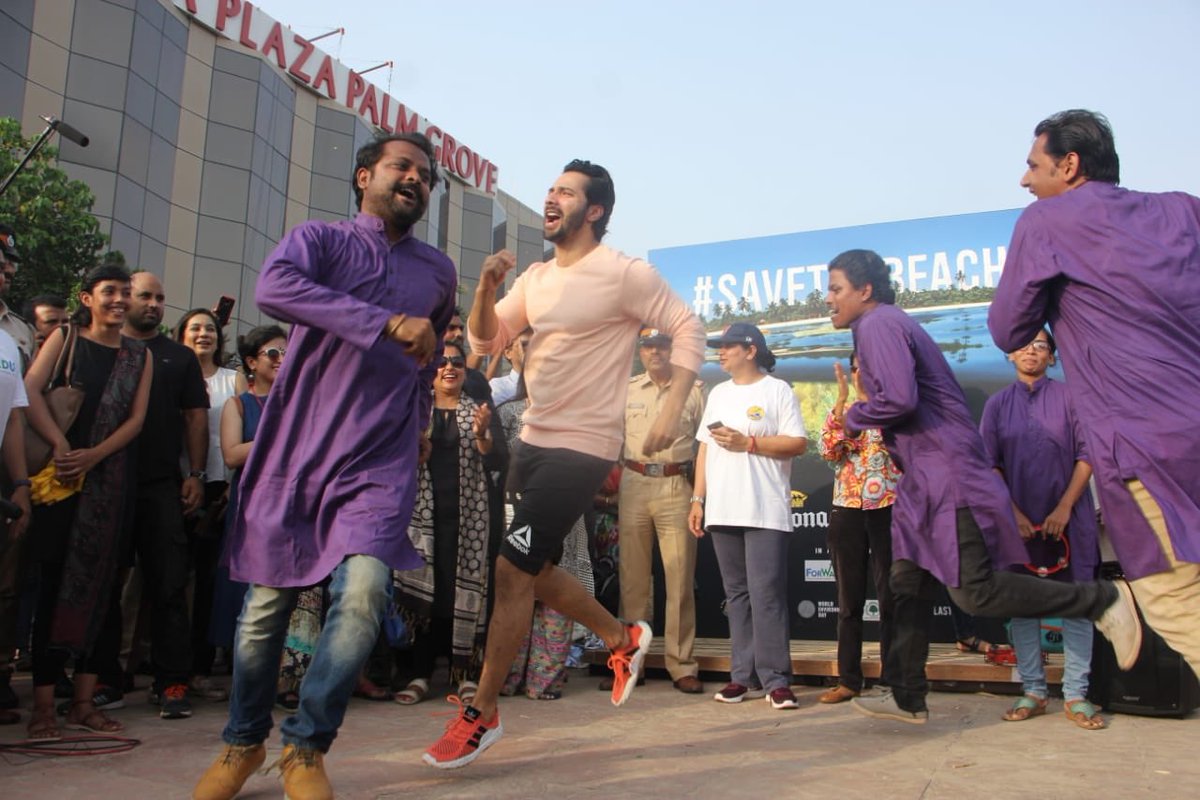 Varun_dvn's tweet photo. Nukkad natak https://t.co/bph688Fa6F
