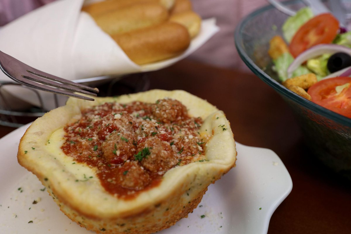 Olive Garden On Twitter It S Our Meatball Pizza Bowl