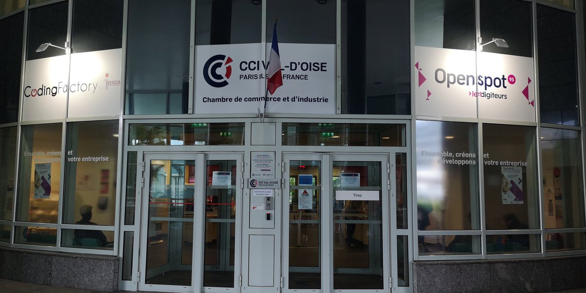 studio007's tweet image. La boîte à pitch smOOOve déploie les velfie business à la CCI 95  Val d' Oise