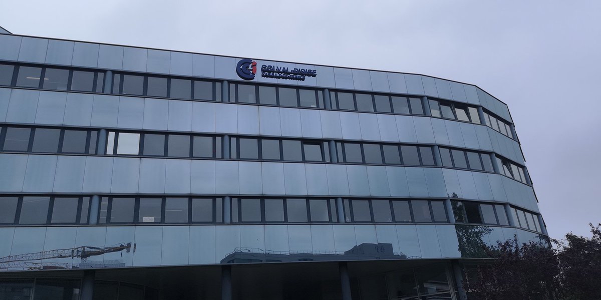 studio007's tweet image. La boîte à pitch smOOOve déploie les velfie business à la CCI 95  Val d' Oise