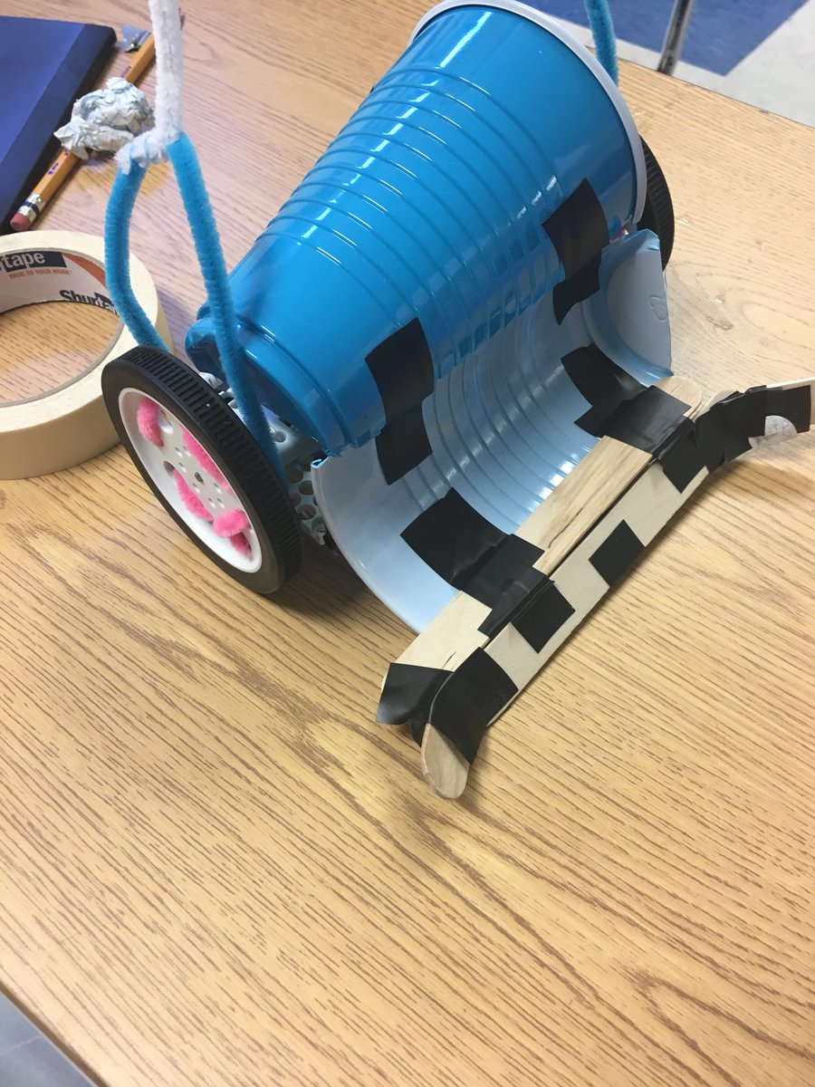 bjomeredith's tweet photo. Already making pitches to investors!  The ladies invented a hospital robot, a kid car, and a room cleaning bot today! @RuthWorksTN https://t.co/itfR2AFRtw