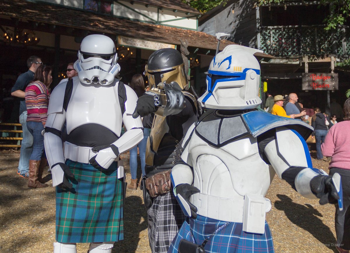 CherylFeeley_1's tweet photo. Shore leave in the #1stOrder can get a little weird, especially since no one knows how to blend in.
#StarWars #funnyFashion #humor #funny https://t.co/HPT9XswdH3
