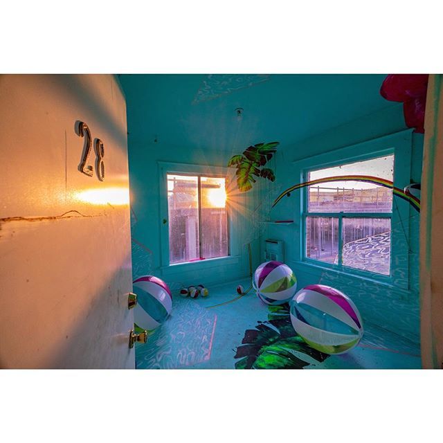 VONJAKO's tweet photo. “The Sunset Room” photo by @vonjako #artattherendon @artattherendon #hiddenrooms #sunsetroom #dtlaartsdistrict #sunset #beachballs #natgeocreative #thephotosociety #artshow #windows #palms #magichour #beachroom https://t.co/afXWnO3ORW