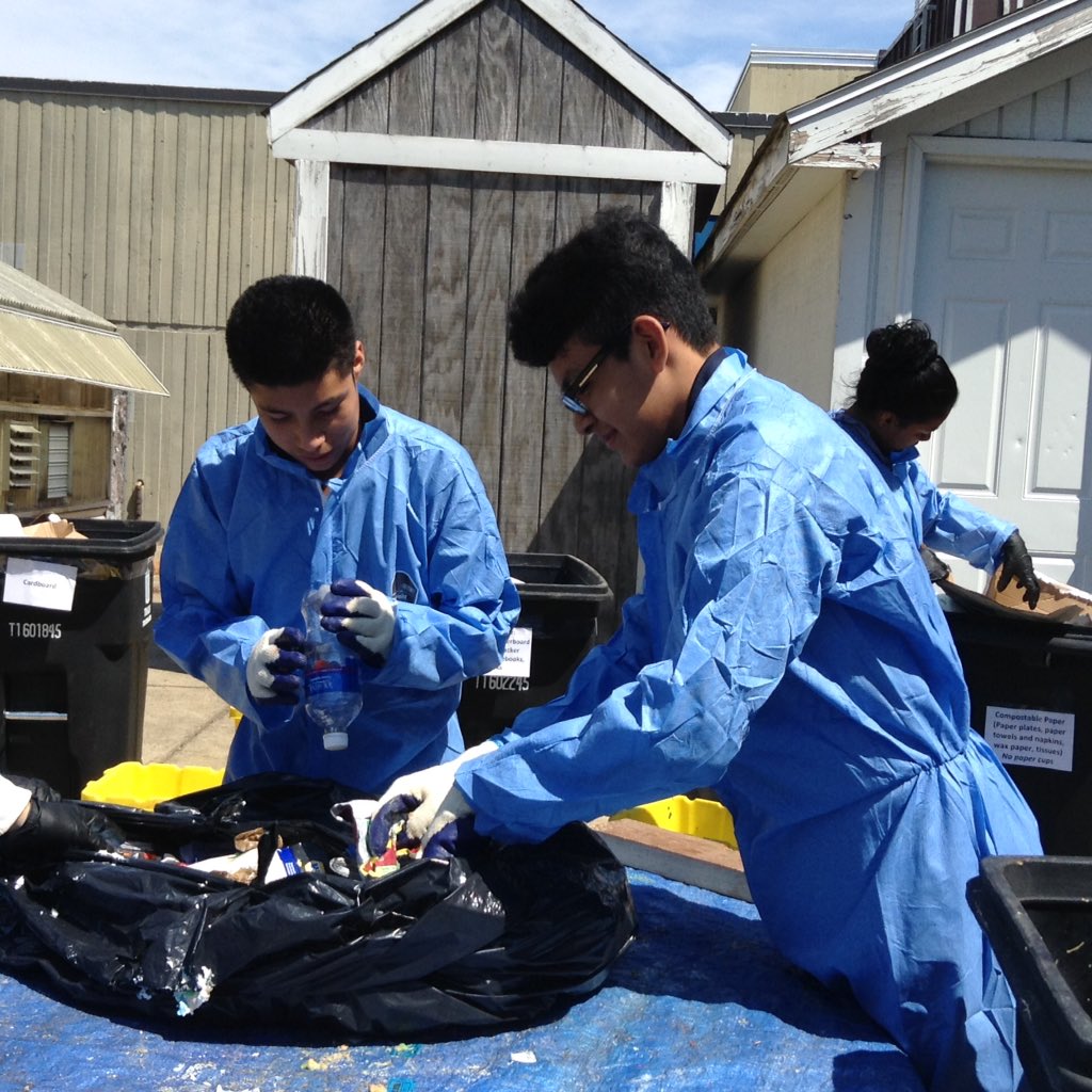 ACCSustainGo's tweet image. #APSGreen, @micah_pep @APSCareerCenter @Margaretchungcc 

The Career Center with ACE assistance conducted a waste audit.  We had help from student volunteers from Ms. Marvin's English class.