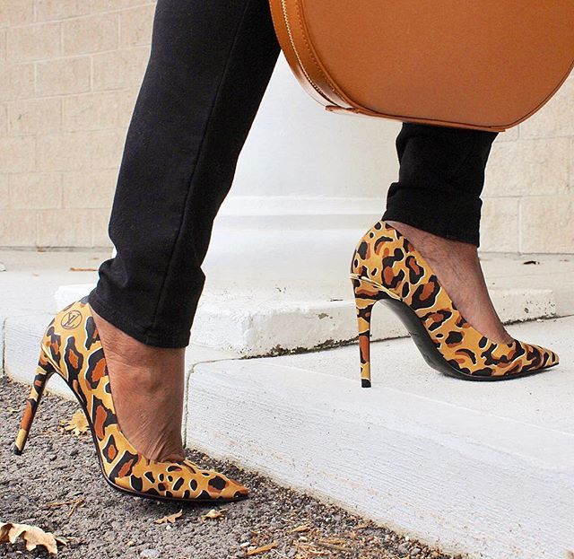 passionheavenly's tweet photo. Stepping not just into a blessed week and month but into my new season of greatness and breakthroughs #confirmed :
:
:
:
:
:
#shoesaddict #shoesdaytuesday #shoeporn #shoelover #tuesdayvibes #fotd #sotd #blessedfeet #happyfeet #puttingmybestfootforward #breakthroughishere #br… https://t.co/eVXczjQYja