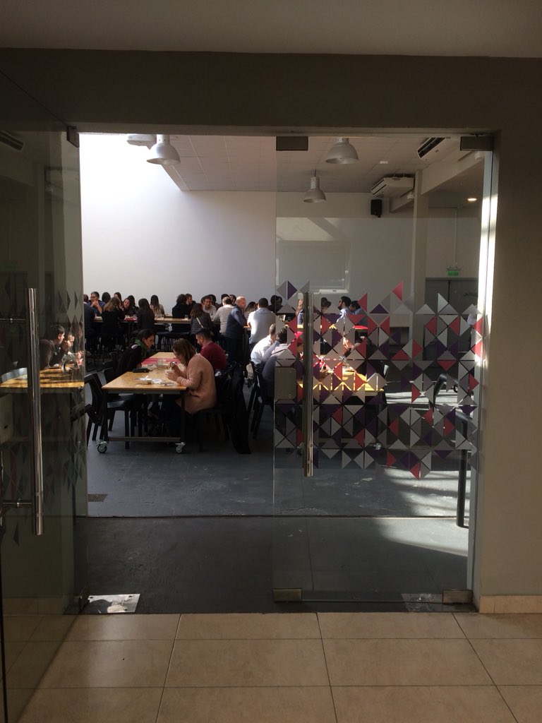 TWGrowingBA's tweet photo. Hora de almuerzo y charla en el #GrowSummit #GrowingBA https://t.co/iSJVt5FyDj