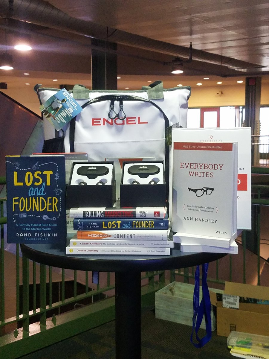 streamcreative's tweet photo. Stop by the registration table to take a closer look at some of our #ExpInbound giveaway items! There's a lot of knowledge on this tiny table! 👍 https://t.co/QScFXoXwqU