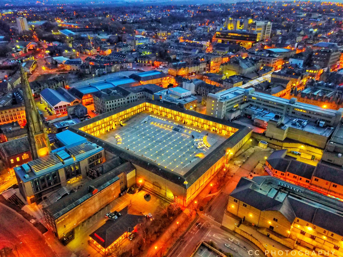 Thanks very much to Picture Perfect Moments by Carlos Conwaz for sharing this absolutely gorgeous shot of The Piece Hall by night!