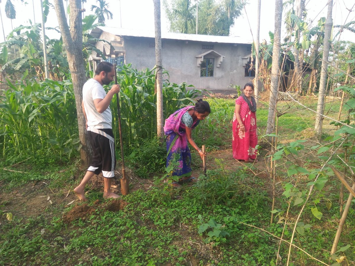 PremPsdSharma's tweet photo. Planting some plants : World Environment Day 2018 

Protect our Earth ,Today For Our tomorrow for Children 
It's in our Hands so Save the Earth
#WorldEnvironmentDay #EarthTee #GoGreen #SaveEarth https://t.co/6qa3WlDdVp