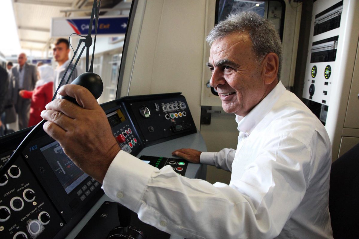 14 yıldır kesintisiz sürdürdüğümüz raylı sistem yatırımlarımıza yeni bir halka daha ekliyoruz. 1 milyar liralık F.Altay-Narlıdere  metro hattının temelini 9 Haziran Cumartesi günü atacağız. Sırada Buca metrosu var.