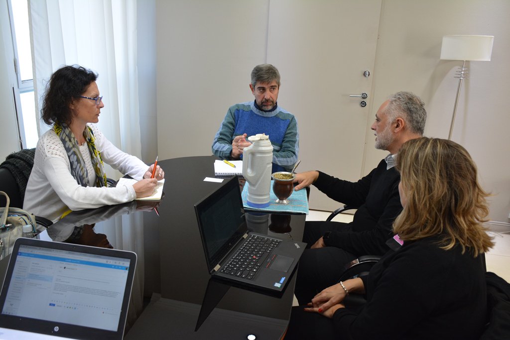 El ministro de Salud Pública, Luis Zapico recibió a representantes de latinoamerica de #Unicef, Luisa Brumana y Fernando Zingman para dialogar sobre los programas destinado a la atención de los jóvenes, estrategias, recursos, entre otros ítems. #ChacoSalud #SaludAdolescente