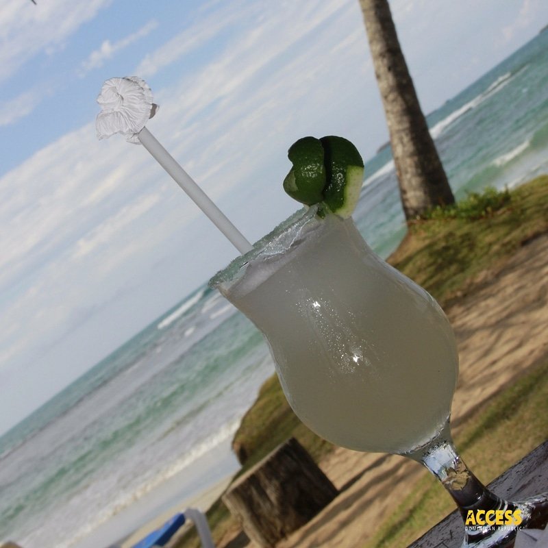 AccessDR's tweet photo. Mientras almorzamos disfrutamos de un trago con esta vista, ¡buen provecho! 
¡Have a nice lunch, Bon appétit, Bom apetite, Guten Appetit, приятного!
#AccessDR #RepublicaDominicana https://t.co/dUKS2BskZB