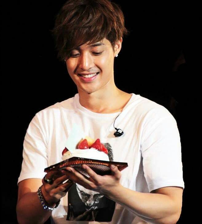  make a wish        happy birthday Kim Hyun Joong May all your wishes come true be happy & stay healthy... 