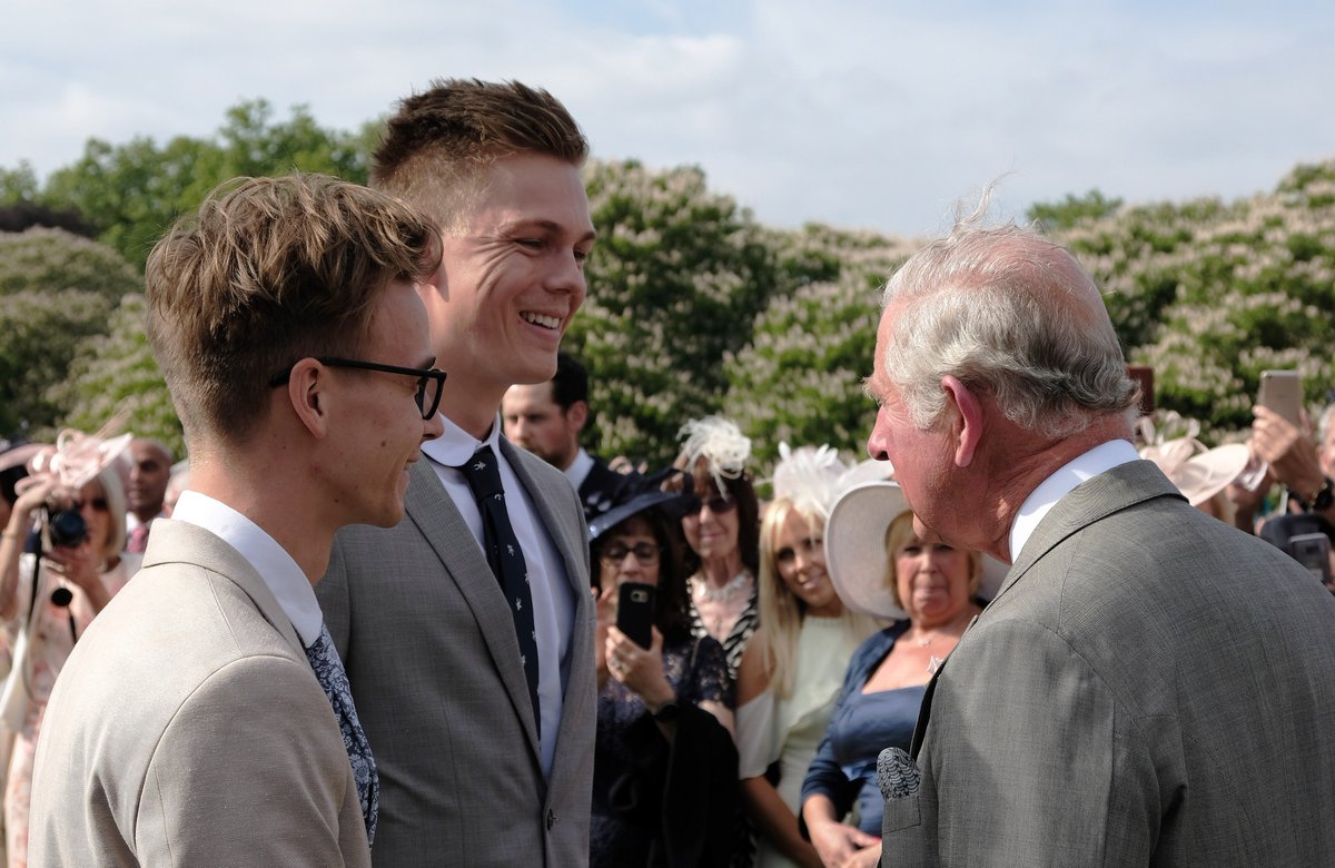 ClarenceHouse's tweet image. The Prince of Wales meets @Joe_Sugg &amp;amp; @Caspar_Lee.

HRH recently visited @YouTube and appeared in a video with Joe, who used to work as a thatcher - the @PrincesFound champions these traditional skills.
