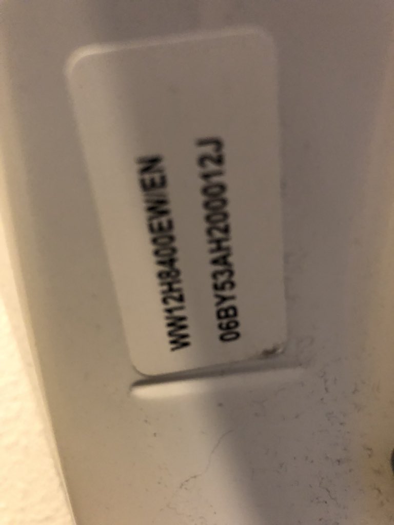 VeraScheepstra's tweet photo. @Samsung_NL Dit is wat ik heb. Heb er op 20-03-2016 €999,- voor betaald en reparatie is via jullie verlopen... vanmiddag wederom met jullie gebeld maar kom geen steek verder. Gelukkig biedt mijn rechtsbijstandsverzekering wel een luisterend oor... https://t.co/DJDbPbFmhv
