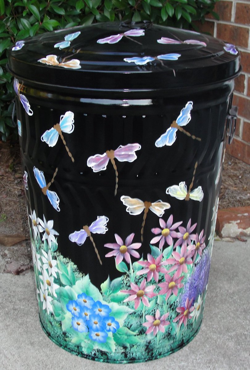 Покраска бочек на даче