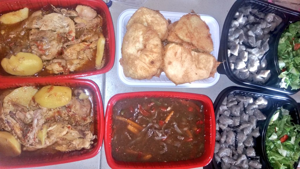 Alhamdulillah! Yummy goodies all delivered safely😋 I always forget to take pictures but not today❤  Asha ruwa lfya. #yummy #goodfood #naijafood #abujafoods #abujabusiness #abujacaterers