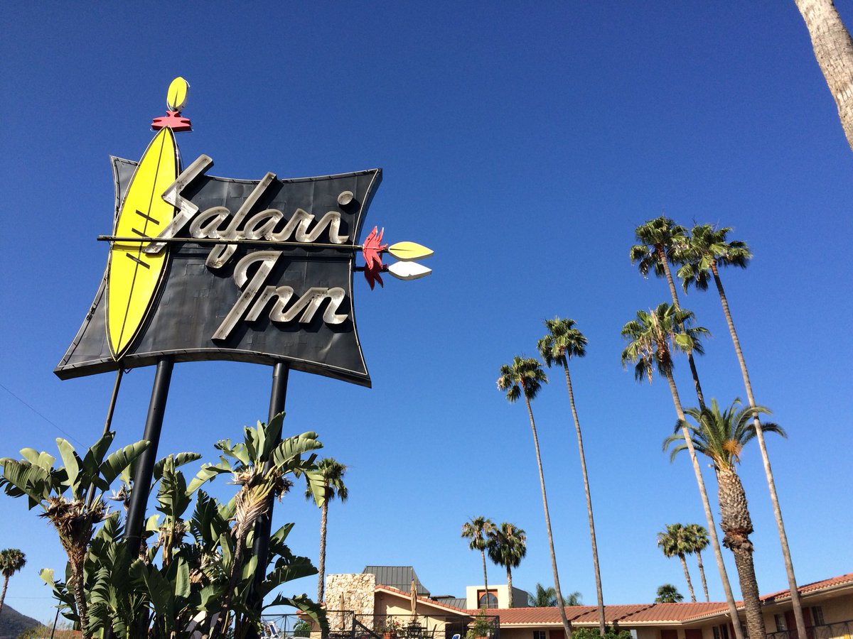 helloitsvix's tweet photo. Vintage sign at Safari Inn @coasthotels #noplacelikecoast https://t.co/H669fjpptN