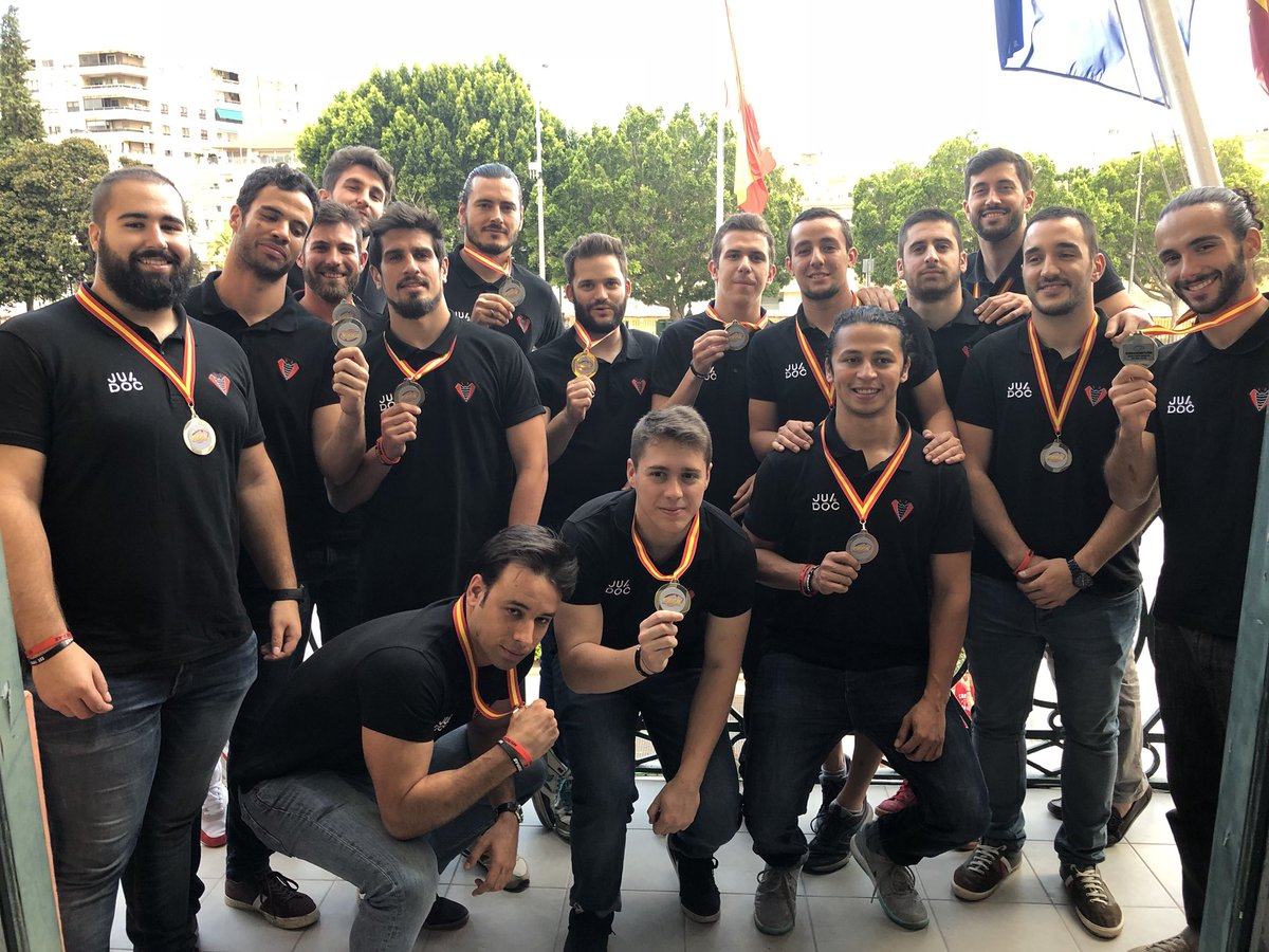 Ballesta_Murcia's tweet photo. 🏈🐍 Los seres humanos estamos hechos de la misma materia que nuestros sueños. Los jugadores del equipo Murcia Cobras han soñado muy alto hasta lograr convertirse en subcampeones de la Liga Nacional de Fútbol Americano. ¡Enhorabuena, campeones!

🏆 @MurciaCobras https://t.co/utDm0gZWQA