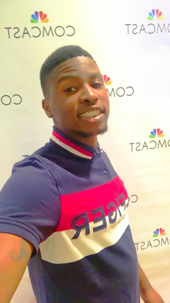 Rockstarpapi_'s tweet image. Y’all favorite #XfinityMobile Rep 😎