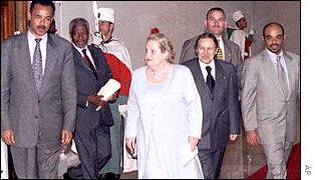 EliasAmare's tweet photo. The issue is not accepting the #Eritrea #Ethiopia Algiers Peace Agreement fully. That was done when #Ethiopia's then PM Meles Zenawi signed it in front of int'l witnesses &amp; guarantors at Algiers on 12 Dec. 2000. The issue is the FINAL&amp;BINDING #EEBC decision of 13/04/2002. #Badme https://t.co/w5ayQ8BXSM