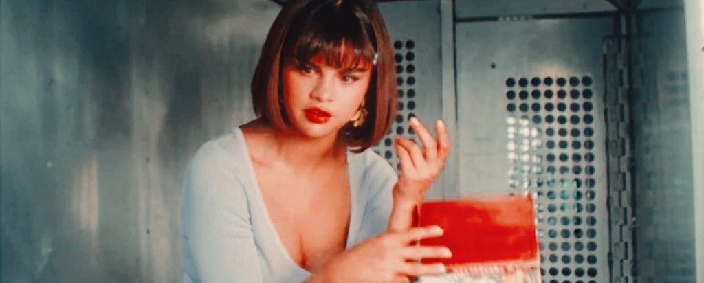 _selenagomezpt's tweet photo. #BackToYouMusicVideoTODAY https://t.co/eJ0yN0FJzS