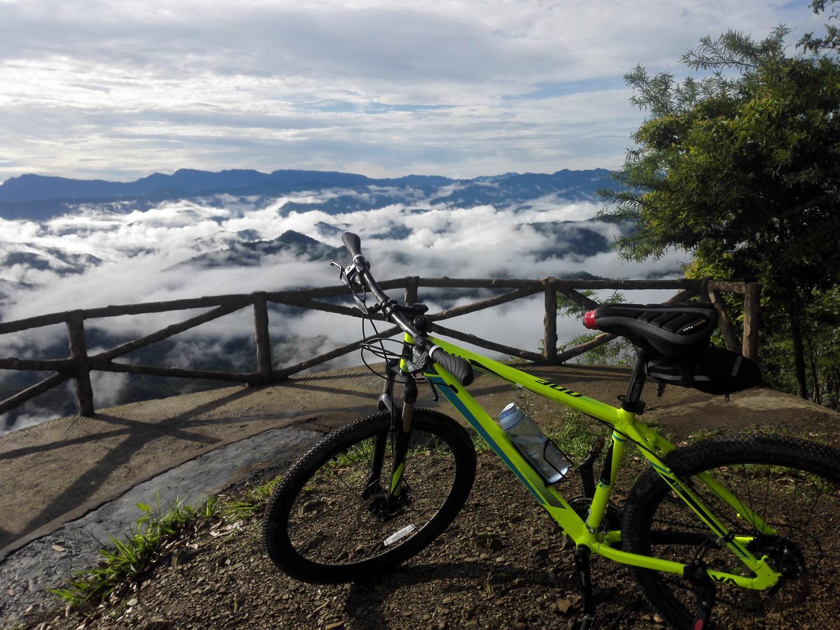 HAX_u_ANYTIME's tweet photo. 6AM, biking in Mizoram πππ Stunning. #NotMyShot https://t.co/fze0p63NEB