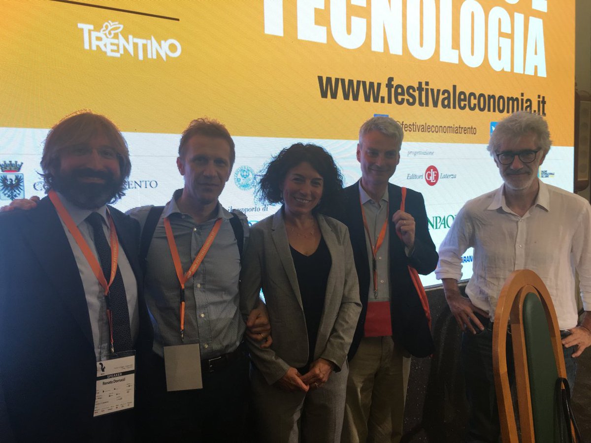 #WDR2019 Director Federica Saliola with fellow participants at #festivaleconomia - lively discussion on <a href="/Worldbank/">WorldBank</a> report on Changing Nature of Work #tecnologiaelavoro wrld.bg/JVgr30klTNl