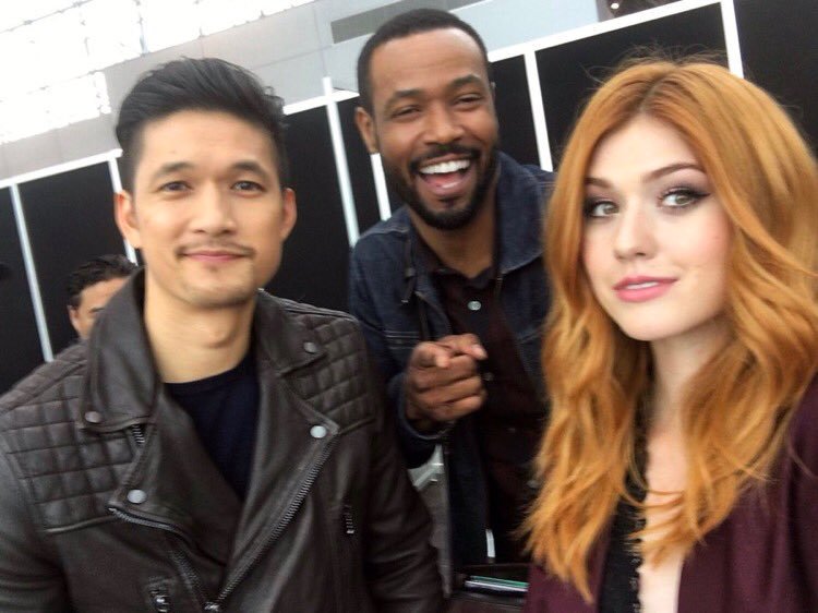 tremendousexile's tweet photo. You can't cancel Shadowhunters because Kat needs to have people to take selfie with. #saveshadowhunters https://t.co/ka6C6DOIar