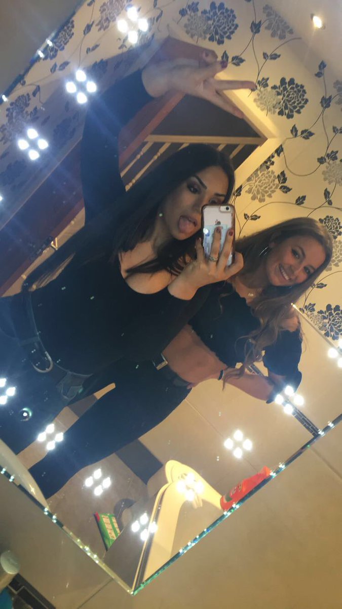 bethjenkinss_'s tweet photo. @emilyadamssx happy 18th to my absolute no.1 &amp; and wcw everyday !!!! cannot wait to see u ❤️❤️luv u all the world bby xxxx https://t.co/TBX4e4E7jh
