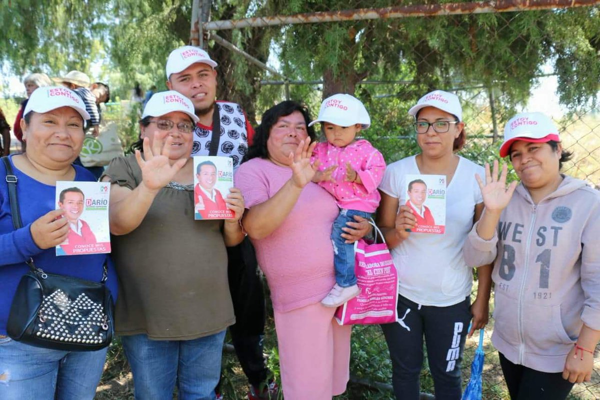 DarioZacariasC's tweet photo. Desde temprano iniciamos el día en Maquixco, Teotihuacan, en donde acompaño a mi amiga y candidata @marisolmoralesf para convencer con nuestras propuestas a todos los vecinos de esta bonita comunidad.
#FelizMartes #DDD39 #DaríoDiputadoDistrito39 #TrabajoEn3D https://t.co/dsQSxepTXR