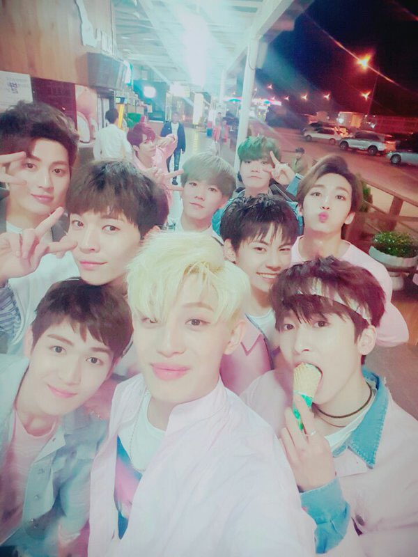 46610p's tweet photo. IM SO PROUD OF MY BOYS, I LOVE THEM TO THE MOON AND BACK. 💗💖💕💘💝💞#1000DaysWithUP10TION
@UP10TION https://t.co/nEQNR8pKZW