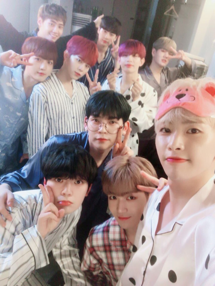 46610p's tweet photo. IM SO PROUD OF MY BOYS, I LOVE THEM TO THE MOON AND BACK. 💗💖💕💘💝💞#1000DaysWithUP10TION
@UP10TION https://t.co/nEQNR8pKZW