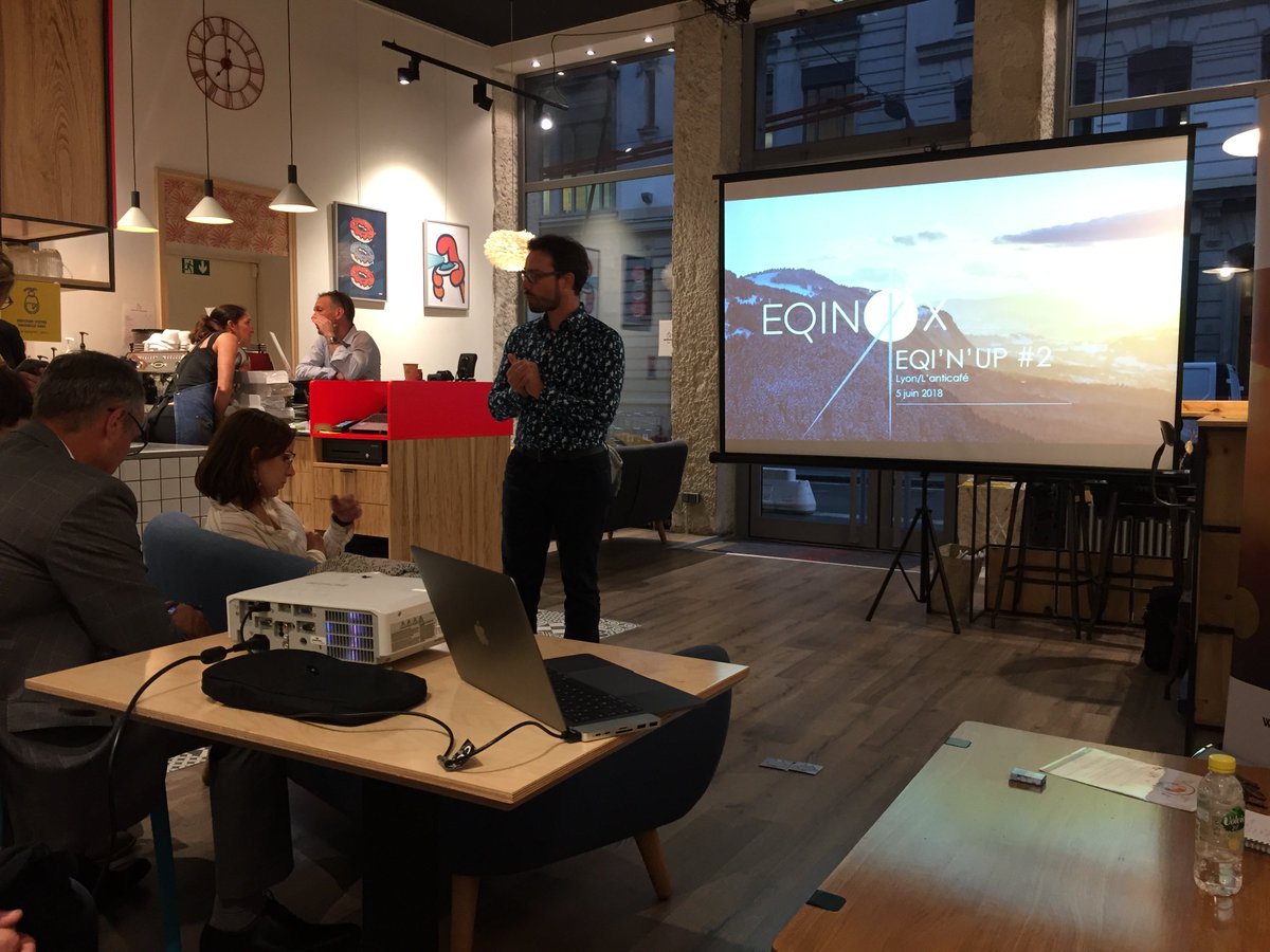 FlorenceUsclade's tweet photo. En direct #eqinup à l'anticafé #eqinox #humanbooster : Comment permettre à vos collaborateurs de développer les comportements qui favorisent la compétence ? https://t.co/5R8eNGxP0G