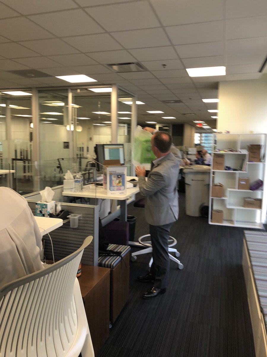 Dannyboy0817's tweet photo. Christmas in June! #secretsanta #whereisthepinkone #randomgift #nonote #minifridge #keepthingscool @TheAnneChow @krburton2007 @AdrianDJohnson2 @CatherinePaprz1 @chrisdonan https://t.co/ydhfXgEXzY