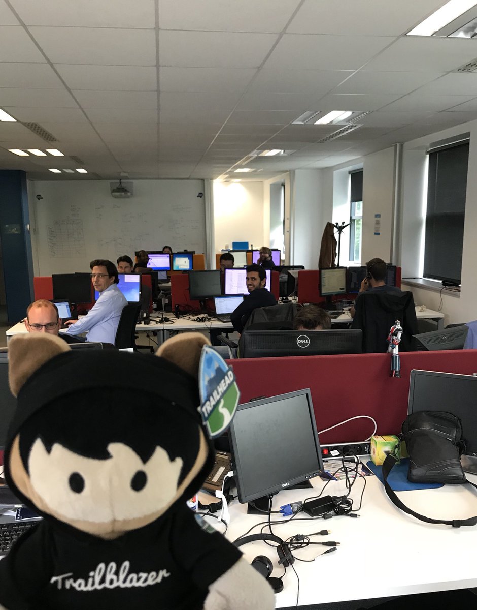 TaskForceNE's tweet image. Aujourd’hui #Astro et la #TaskForceNE ont profité d’un passage sur le site de Wasquehal pour rendre visite à l’équipe @SalesforceFR du #Webcenter. #Astro voulait rester mais sa mission auprès de nos agents généraux @AXAFrance continue.
#OneAXA #Accompagnement