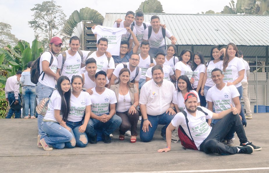 gobertsachila's tweet photo. #TrabajamosJuntos
Con motivo de la conmemoración del Día Mundial del Ambiente, nuestra gobernadora Mary Verduga participó de las siembra de árboles nativos realizado en la Universidad Tecnológica Equinoccial, junto a estudiantes de Ingeniería Ambiental y más autoridades https://t.co/UbaShL7H7Y