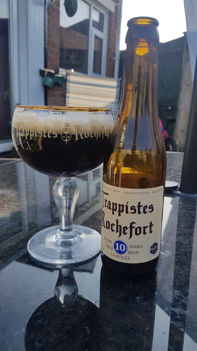 Having a cheeky Trappistes Rochefort 10 

#belgianbeer #beerporn #beeroclock #tweetyourbeer #craftbeer #strongbeer