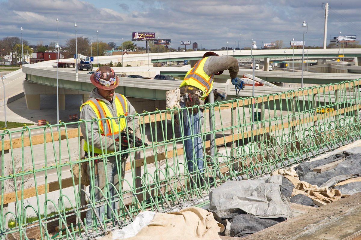 MichPrevails's tweet image. TAKE ACTION: send a message telling your Representative to support Michigan workers by supporting Michigan’s #PrevailingWage law. bit.ly/1QvWZ5y