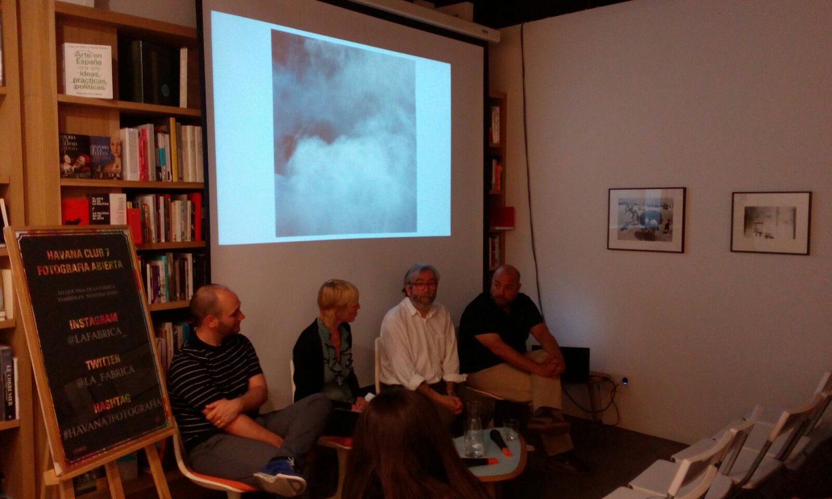 la_fabrica's tweet photo. ¿Cómo han vivido el proceso de sus trabajos? Antonio Muñoz Molina, Manolo Espaliú y Pablo Lerma nos lo cuentan en este #Havana7Fotografía Especial Mesa Redondo con motivo de #PHotoBookWeek de @la_fabrica https://t.co/nCdlmZ7dWs