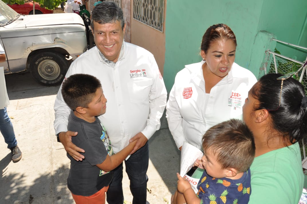 AnavelFernandez's tweet photo. Caminando hacemos equipo y construimos día a día la victoria del 1 de julio. 

#SomosTuVoz
#100Porciento 
#LagunaDeDurango https://t.co/3S5bZbxaVr
