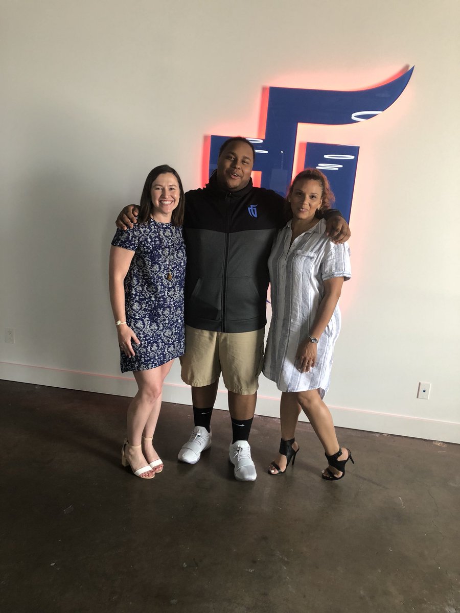 Laborde87's tweet photo. Got a sneak peek of the new @MavsGG gaming/esport facility with my @Accenture_US colleagues and @DRChamber #InnovationTaskForce. Bonus: got a photo w/ player @DatBoyDimez https://t.co/Y7pfHSjpZY