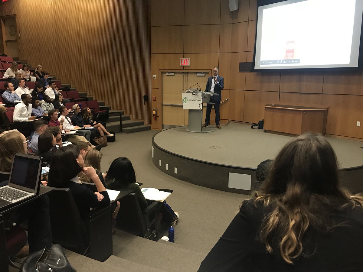 mktgEDGEorg's tweet photo. Chief lifter, Tim Carr @weareliftagency, informs the students about 8 rules for digital results! #EDGESummit18 https://t.co/yTqk018f1N