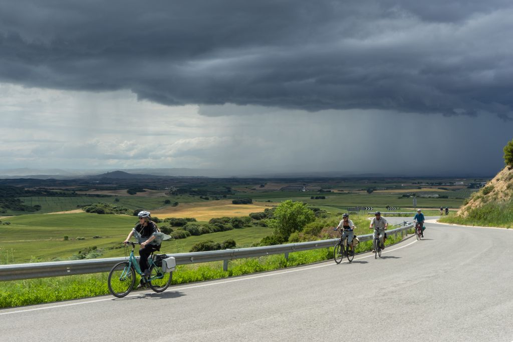 ottsworld's tweet photo. You've heard of storm chasing, but today on our bikes we were storm running...trying to get away from the impending storm at our backs!  Success...we stayed dry! #BikeToursdotcom #whyibiketour #2wheels1world https://t.co/2uSnBU96wt