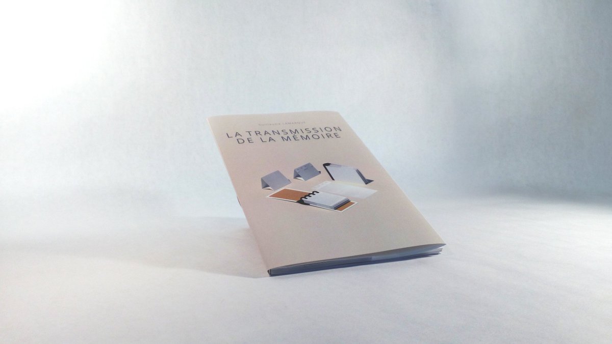 lamarquegui's tweet photo. Mémoire L3•DESIGN imprimé !

#Edition #MiseEnPage #DesignGraphique #DesignObjet #Memoire #MemoireRecherche #Design #Typography https://t.co/CxMv6TOWCq