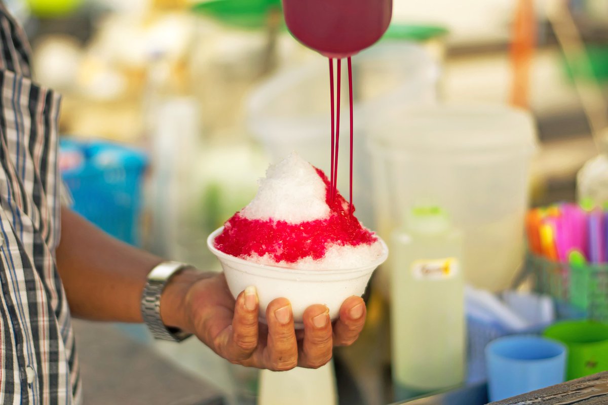 Oahucom's tweet image. Hawaiian Shave Ice is an ice-based dessert. It is made with ice, syrup, and condensed milk (optional). This dessert will keep you nice and cool, a great treat to have by the beach when you need some cooling off.
#hawaii #shaveice #dessert #summer #oahu #beach #vacation #holiday