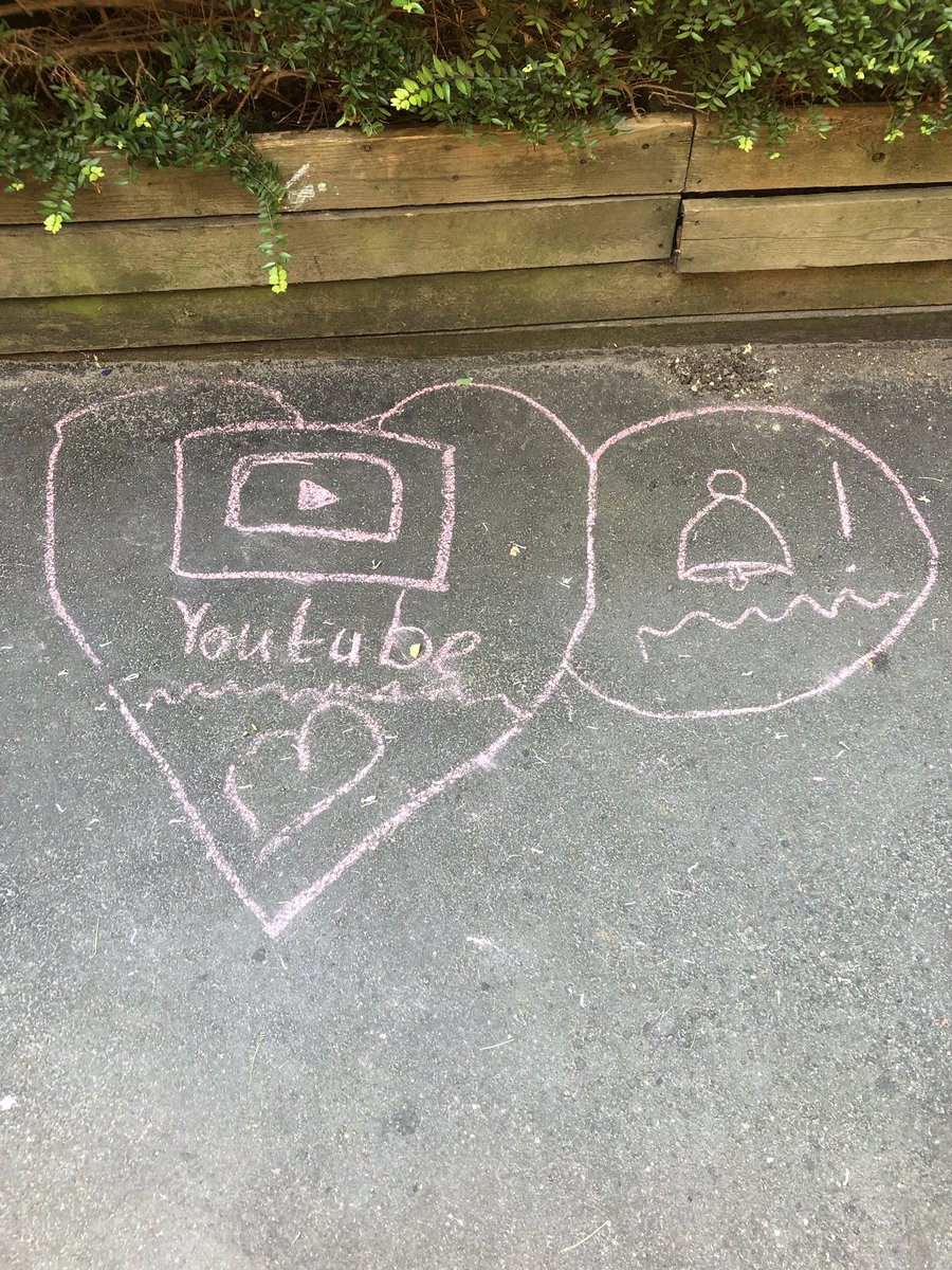 Kridttegning på legeplads anno 2018 #ungdommennutildags #tsktsk #smdk