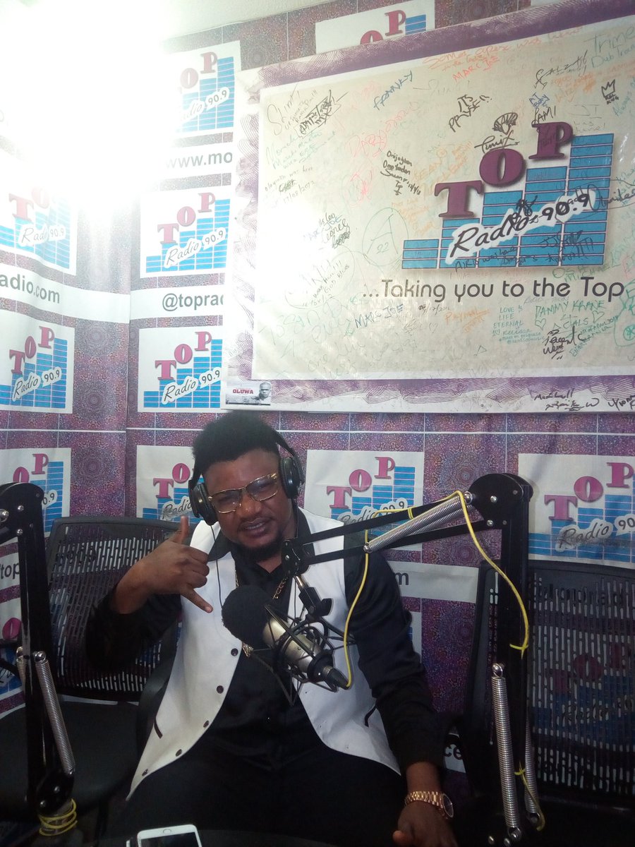 topradio909's tweet photo. Plenty of network in the building on a #4GWireless with @Icek_artquake  on #NaijaRocks with @XperienceWYSE #TuneIn https://t.co/L8C0R24wWP