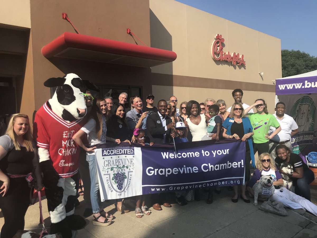 GrapevineCoC's tweet photo. Congrats to Chick-fil-A Grapevine on their 25th anniversary and ribbon cutting today! @cfagrapevine https://t.co/qZCjkmFxLK