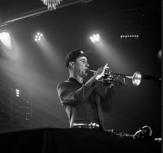 ComposeYourself's tweet photo. Re:Searching the @jumpsuitfamily Gathering Preparty at @CervantesDenver last Wednesday with @saQiMusic, #ScottNice, @GrandfatherGOLD, @JordanPolovina, @mikeythunder101, and @soulatomic
Big thanks to @ECpresents as always!
https://t.co/7vbClaihIZ https://t.co/uKfIdqUd5u
